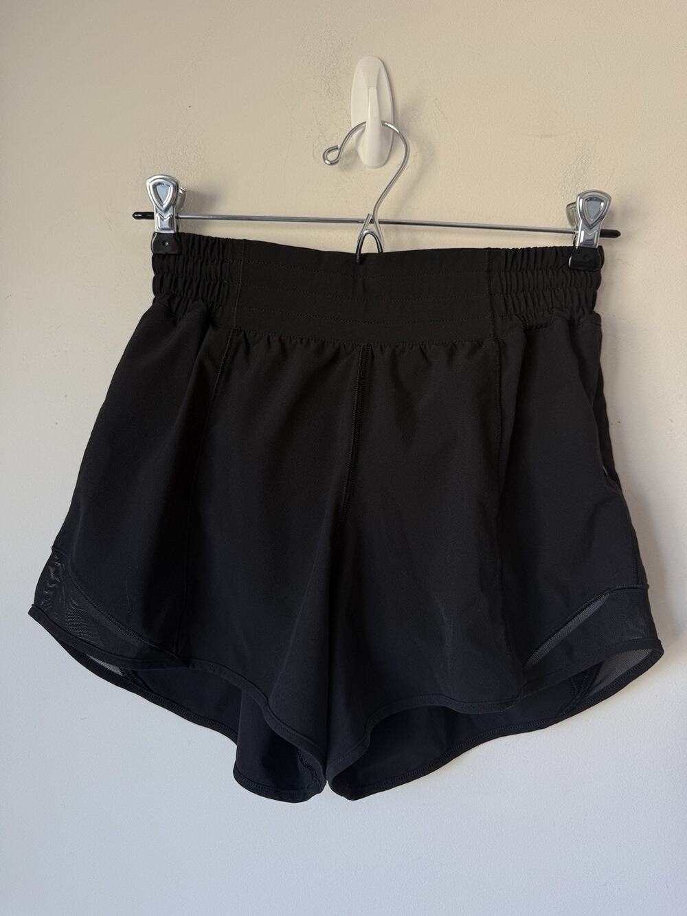 Lululemon Hotty Hot Size 4 Tall High-Rise Lined Short 4” inseam Black Square Tag